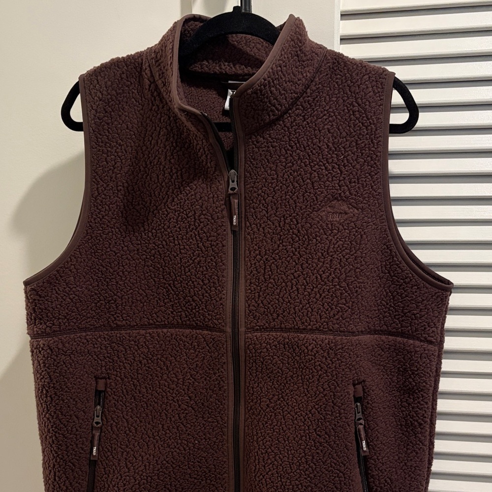 SET OF 2: Aritzia TNA Green and Brown Fleece Vest L